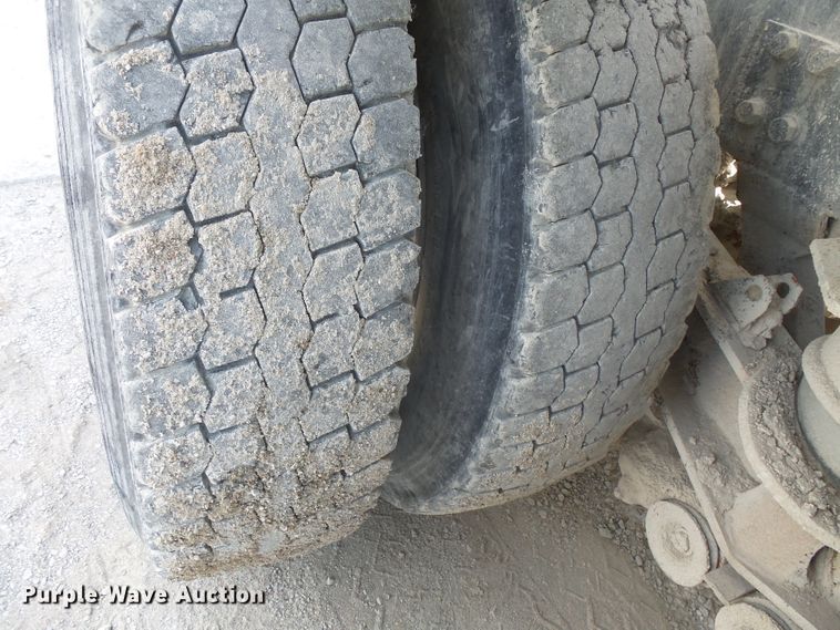 image for item FM9666 2005 Peterbilt 357 ready mix truck