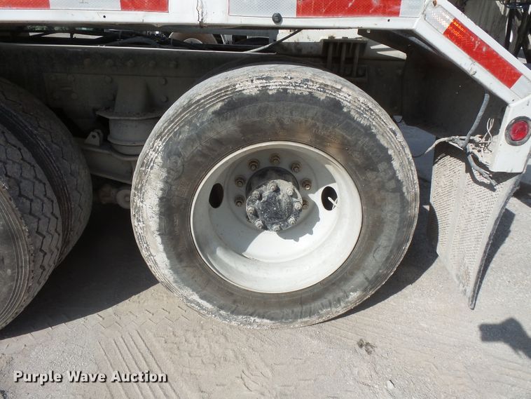 image for item FM9666 2005 Peterbilt 357 ready mix truck