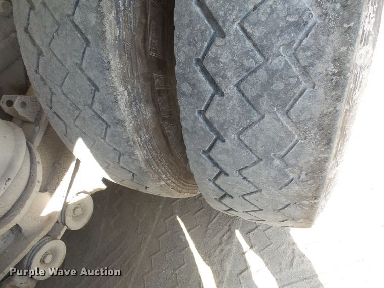 image for item FM9666 2005 Peterbilt 357 ready mix truck