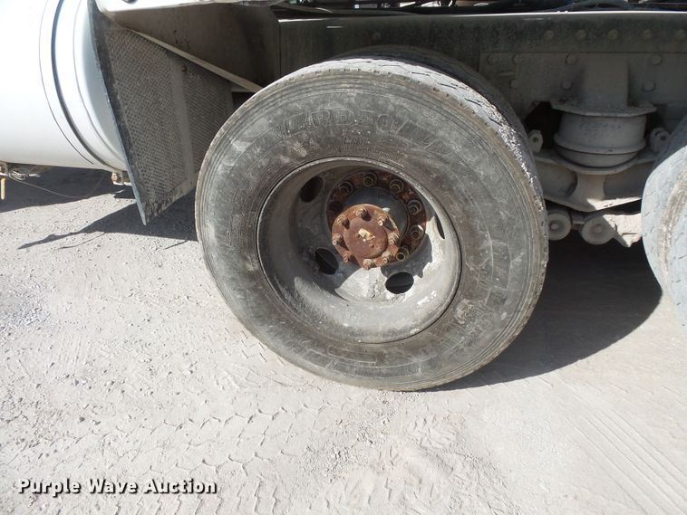 image for item FM9666 2005 Peterbilt 357 ready mix truck