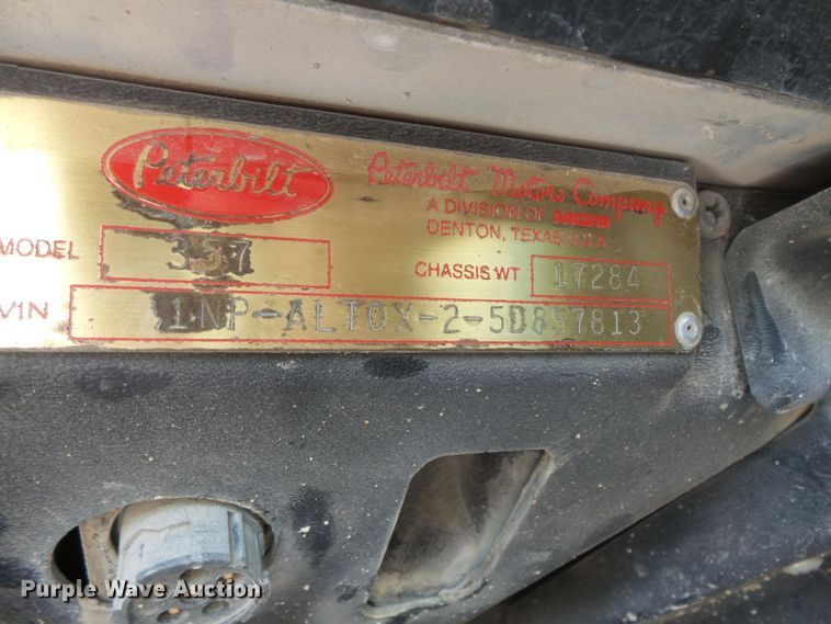 image for item FM9666 2005 Peterbilt 357 ready mix truck