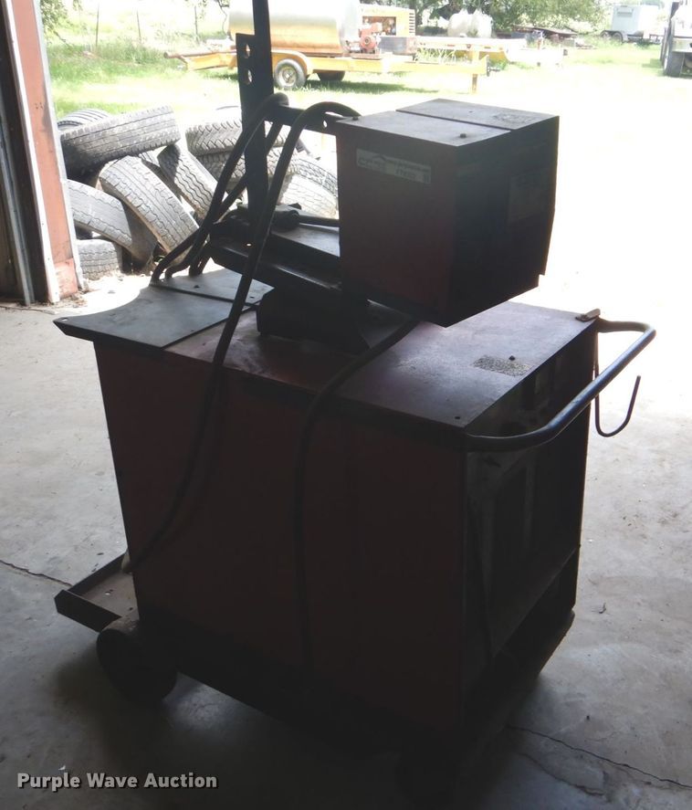 image for item FT9302 Lincoln Electric Idealarc CV-400 welder