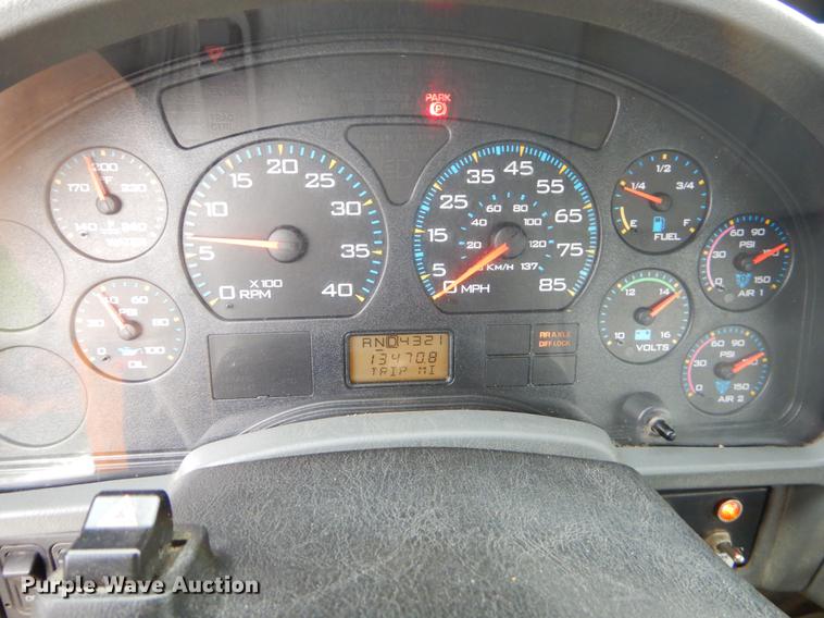 image for item G1846 2006 International 4400 digger derrick truck