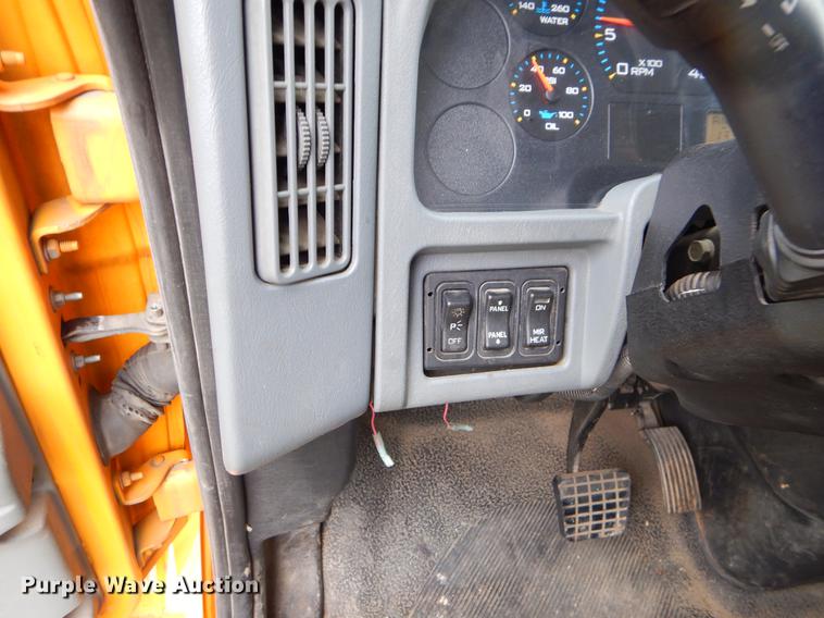 image for item G1846 2006 International 4400 digger derrick truck