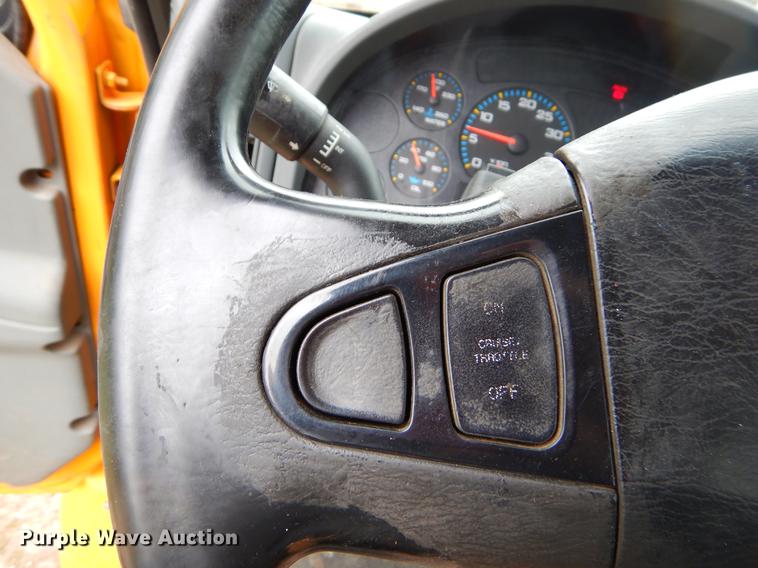 image for item G1846 2006 International 4400 digger derrick truck