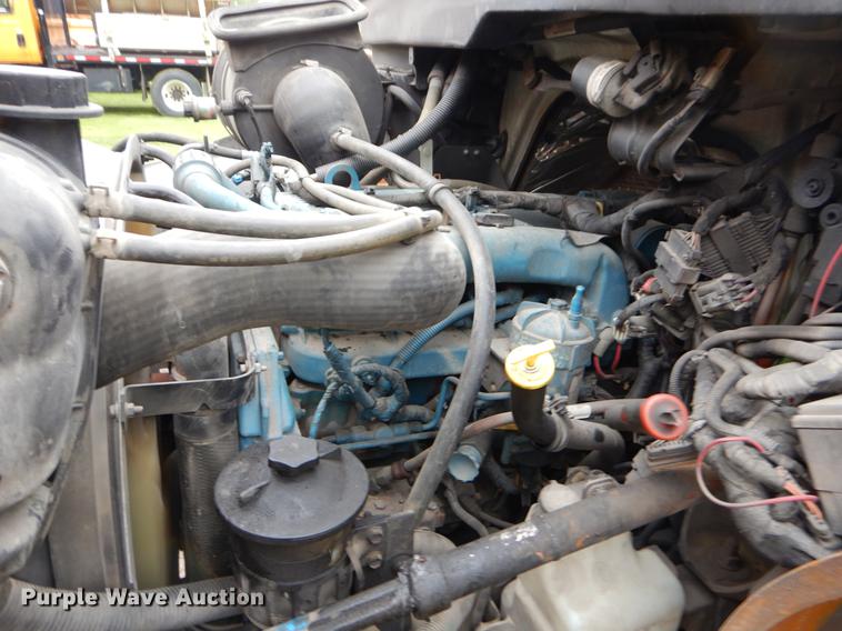 image for item G1846 2006 International 4400 digger derrick truck