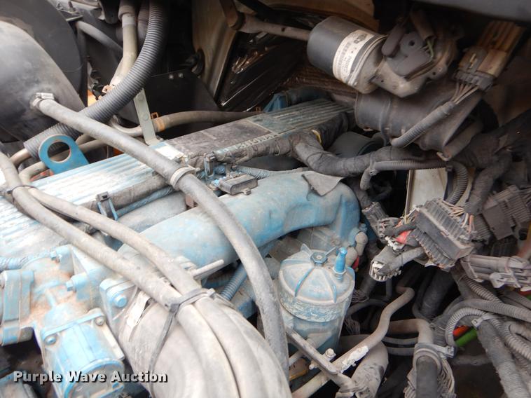 image for item G1846 2006 International 4400 digger derrick truck