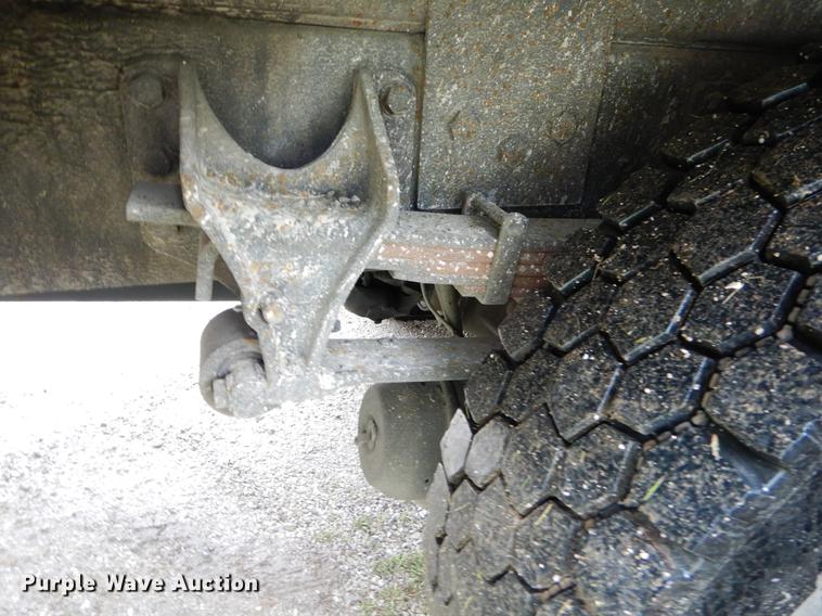 image for item G1846 2006 International 4400 digger derrick truck