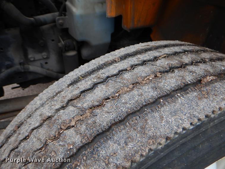 image for item G1846 2006 International 4400 digger derrick truck