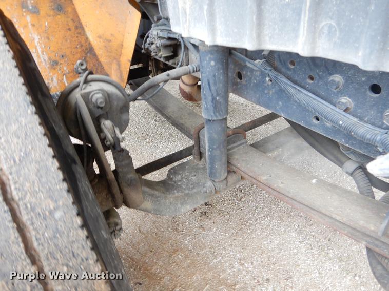 image for item G1846 2006 International 4400 digger derrick truck