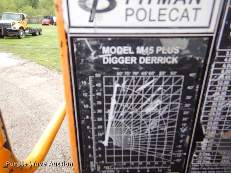 image for item G1846 2006 International 4400 digger derrick truck