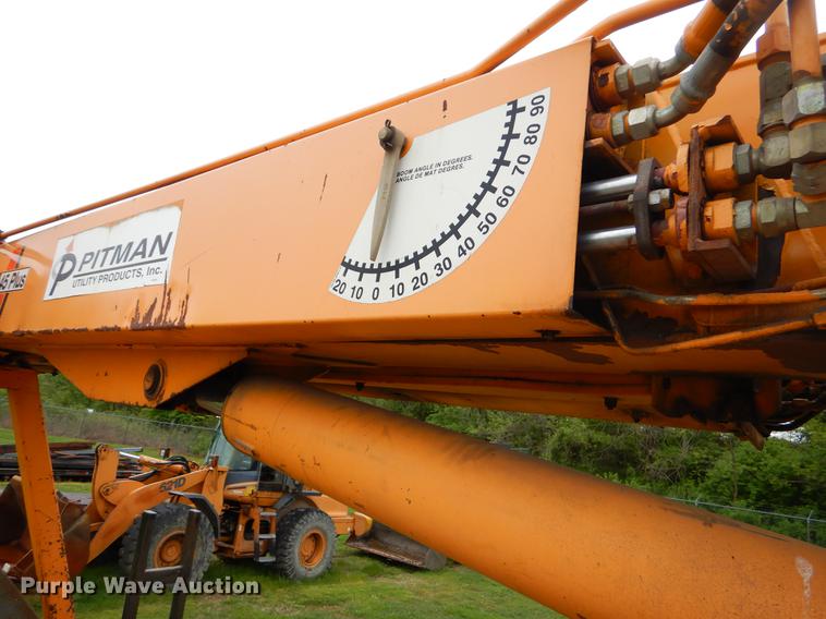 image for item G1846 2006 International 4400 digger derrick truck