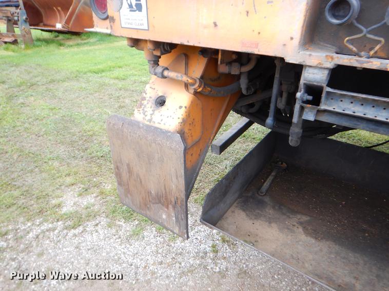 image for item G1846 2006 International 4400 digger derrick truck