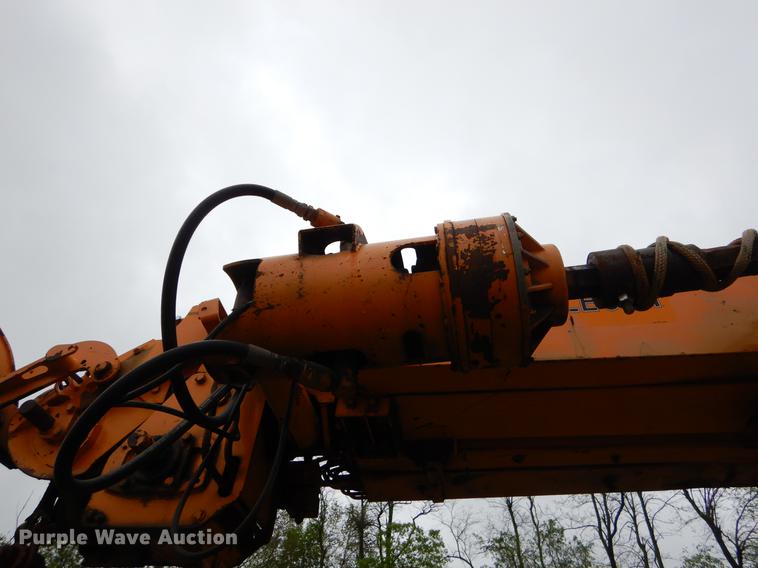 image for item G1846 2006 International 4400 digger derrick truck