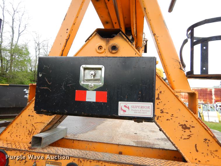 image for item G1846 2006 International 4400 digger derrick truck