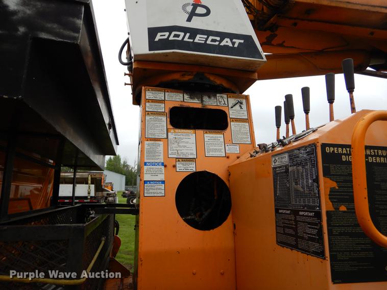 image for item G1846 2006 International 4400 digger derrick truck