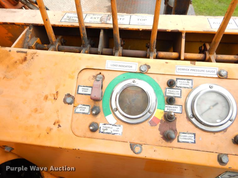 image for item G1846 2006 International 4400 digger derrick truck