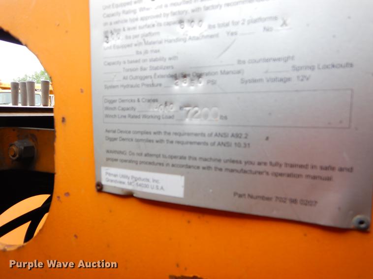 image for item G1846 2006 International 4400 digger derrick truck