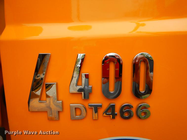 image for item G1846 2006 International 4400 digger derrick truck