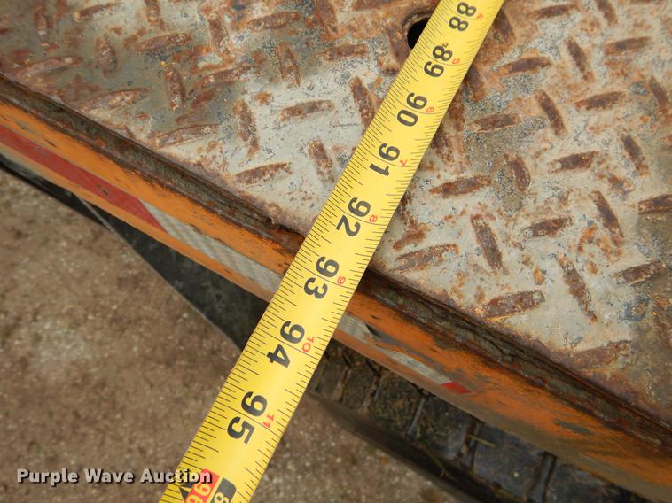 image for item G1846 2006 International 4400 digger derrick truck