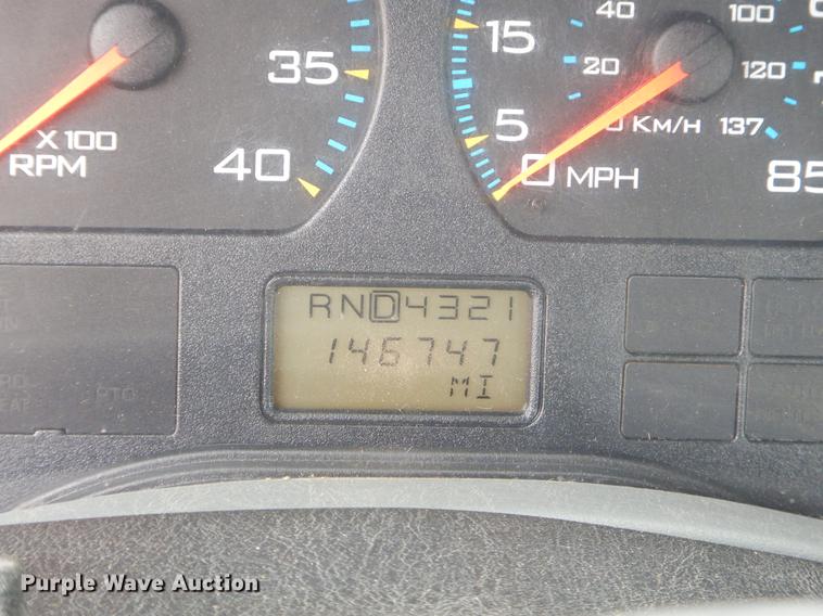 image for item G1846 2006 International 4400 digger derrick truck