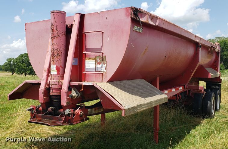 image for item GA9261 2000 Clemco RKHS2625 end dump trailer