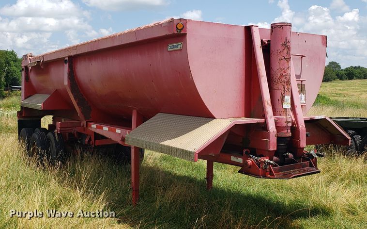 image for item GA9261 2000 Clemco RKHS2625 end dump trailer