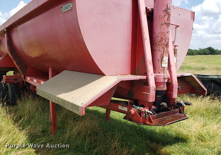 image for item GA9261 2000 Clemco RKHS2625 end dump trailer