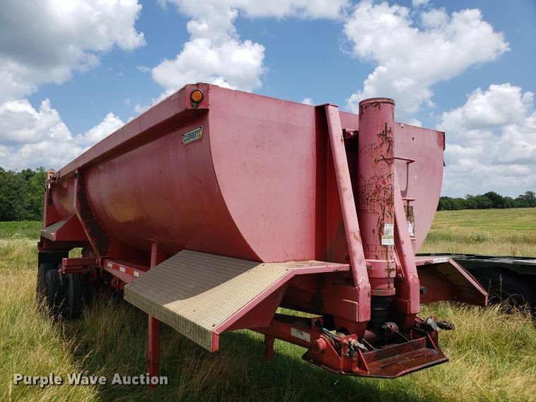 image for item GA9261 2000 Clemco RKHS2625 end dump trailer