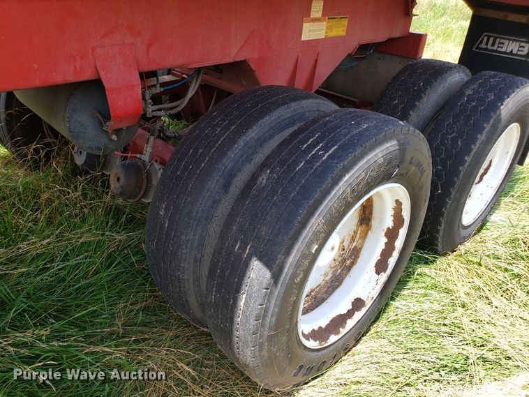 image for item GA9261 2000 Clemco RKHS2625 end dump trailer