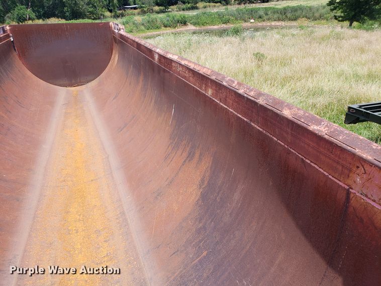 image for item GA9261 2000 Clemco RKHS2625 end dump trailer