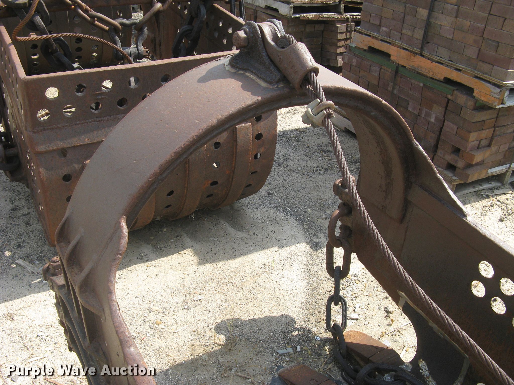 Hendrix dragline bucket in Wichita, KS Item DC1377 sold Purple Wave