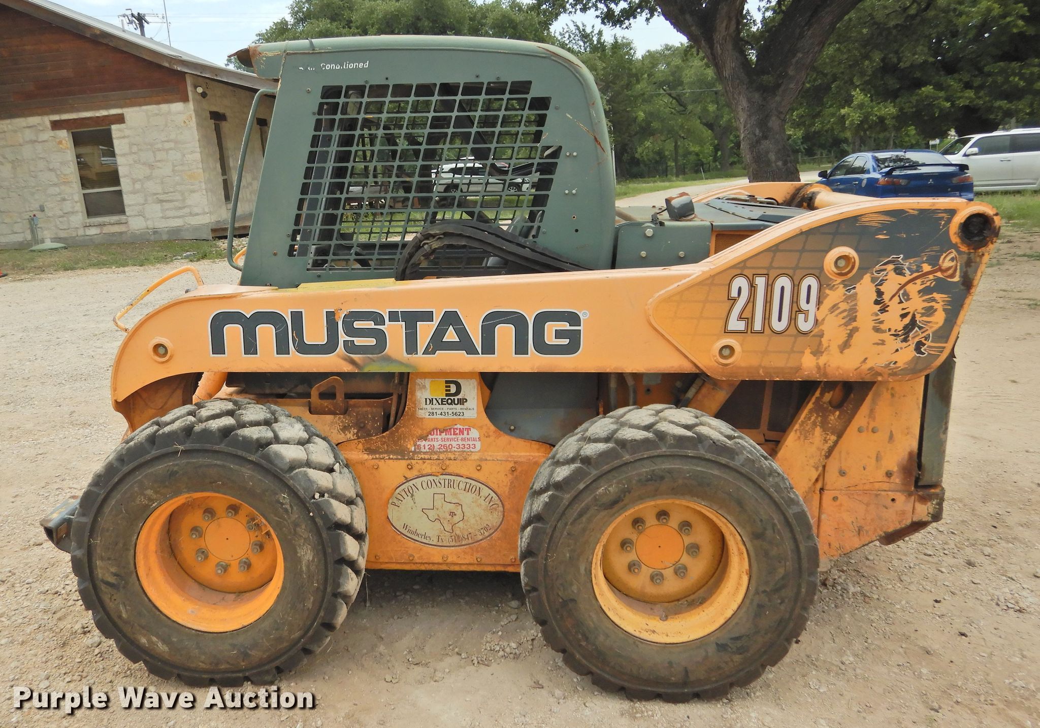 Mustang 2109 skid steer in Wimberley, TX Item DF2564 sold Purple Wave