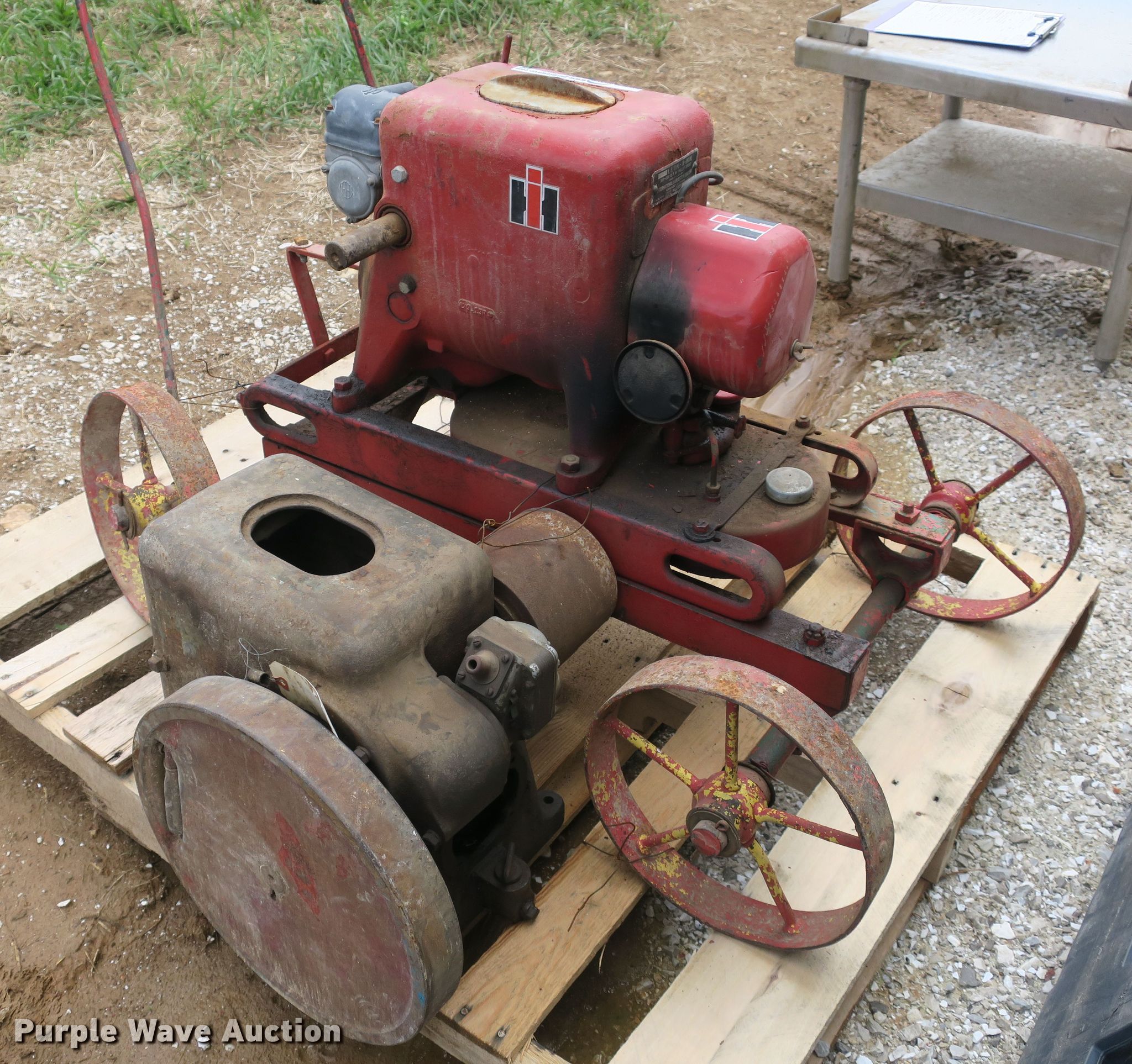 International single cylinder hit and miss gas engine in Rogersville