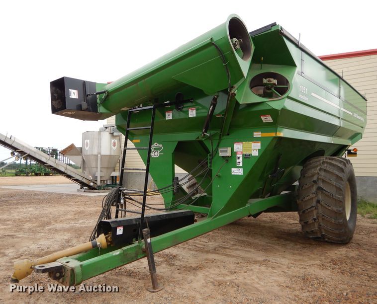 image for item DC0233 J&M 1051-22S GrainStorm grain cart