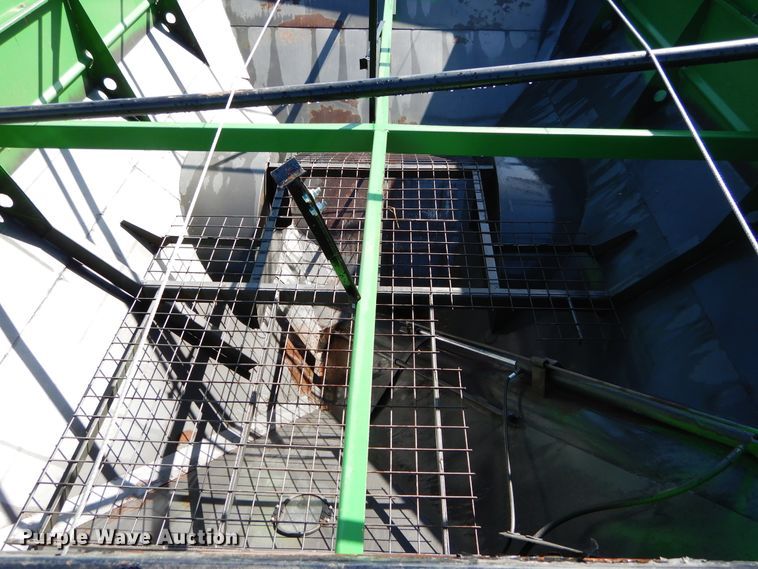 image for item DC0233 J&M 1051-22S GrainStorm grain cart