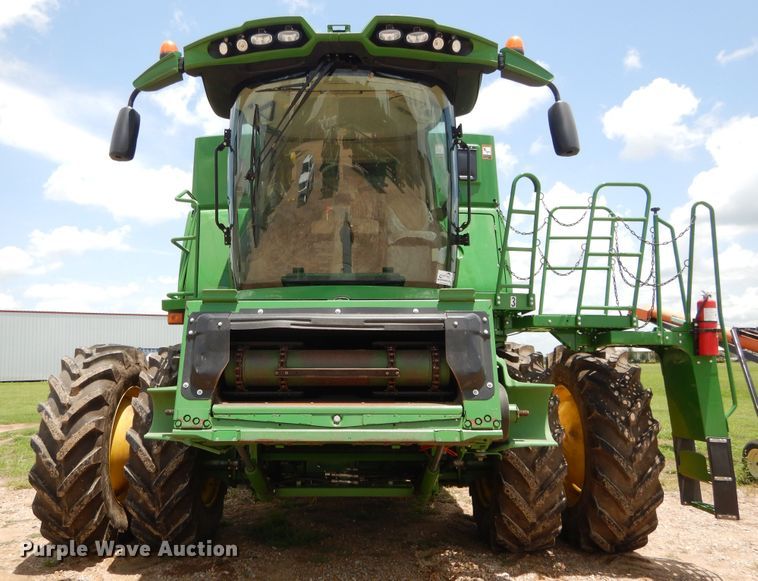 image for item DC0235 2015 John Deere S670 STS RWA combine