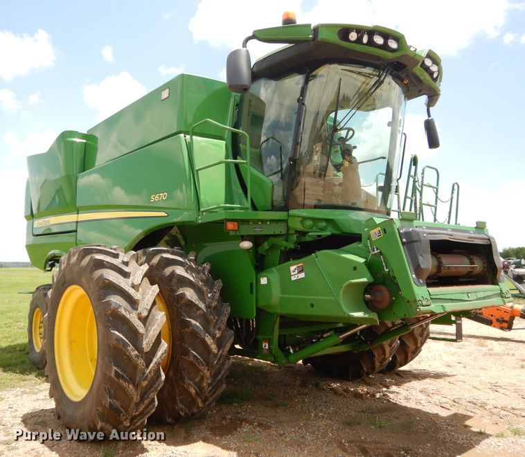 image for item DC0235 2015 John Deere S670 STS RWA combine
