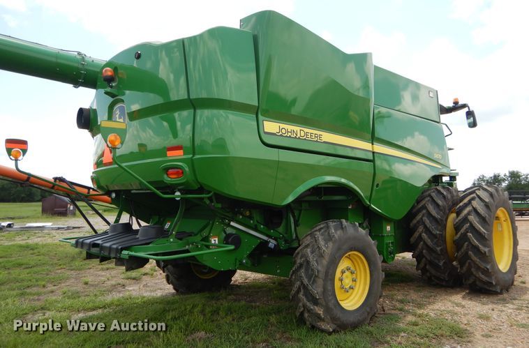 image for item DC0235 2015 John Deere S670 STS RWA combine