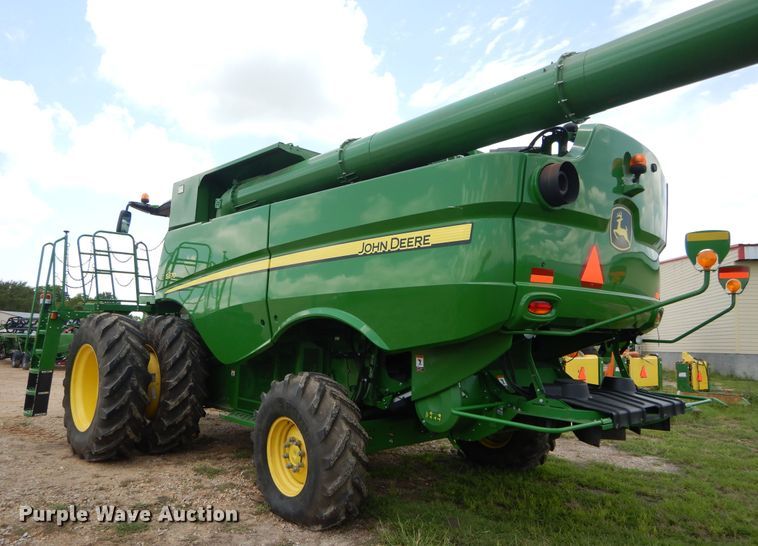 image for item DC0235 2015 John Deere S670 STS RWA combine
