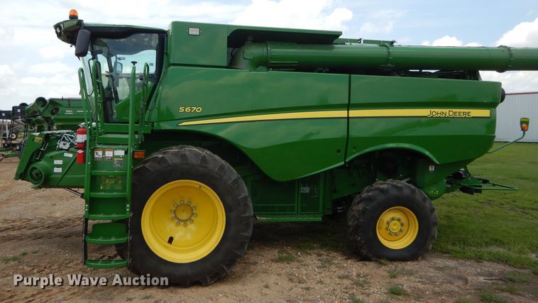 image for item DC0235 2015 John Deere S670 STS RWA combine