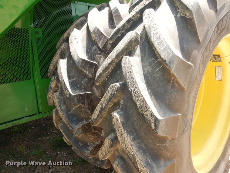 image for item DC0235 2015 John Deere S670 STS RWA combine