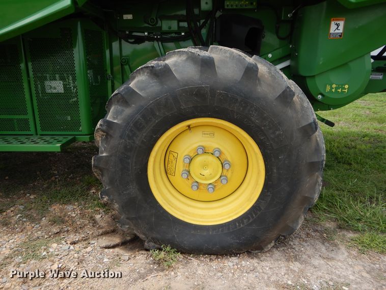 image for item DC0235 2015 John Deere S670 STS RWA combine