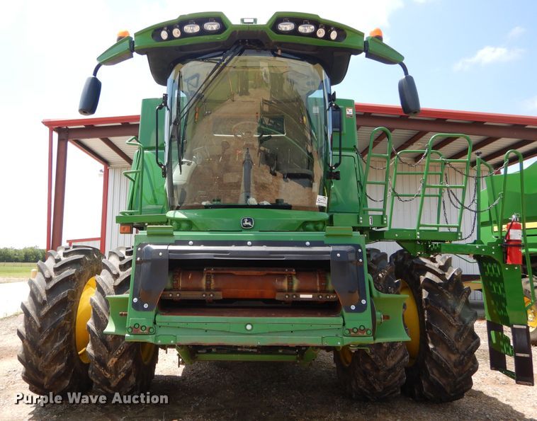 image for item DC0236 2015 John Deere S670 STS RWA combine