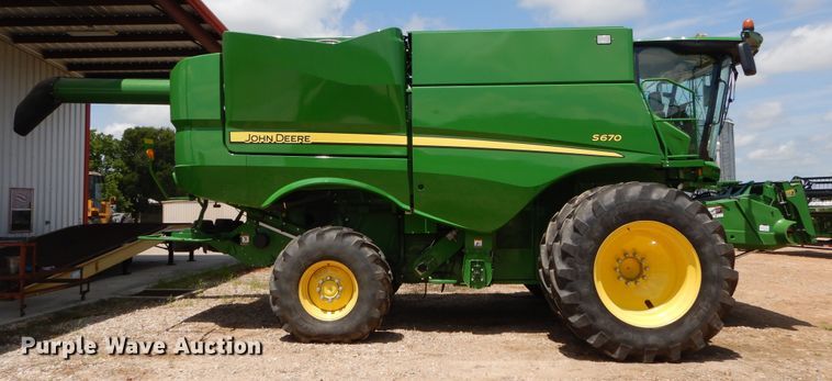 image for item DC0236 2015 John Deere S670 STS RWA combine