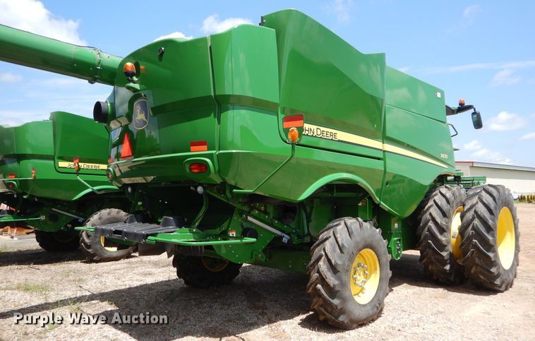 image for item DC0236 2015 John Deere S670 STS RWA combine