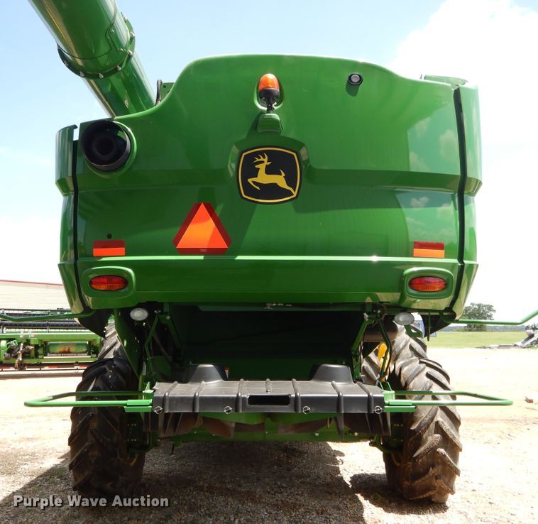 image for item DC0236 2015 John Deere S670 STS RWA combine