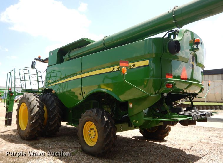 image for item DC0236 2015 John Deere S670 STS RWA combine