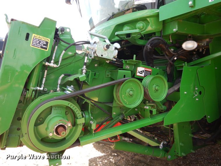 image for item DC0236 2015 John Deere S670 STS RWA combine