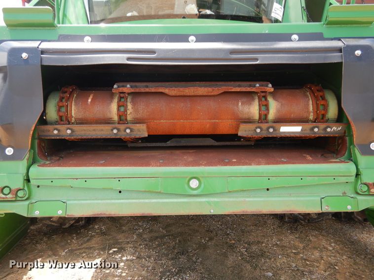 image for item DC0236 2015 John Deere S670 STS RWA combine